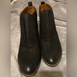 Lucky brand these jems look brand new they are preloved size 10m leather